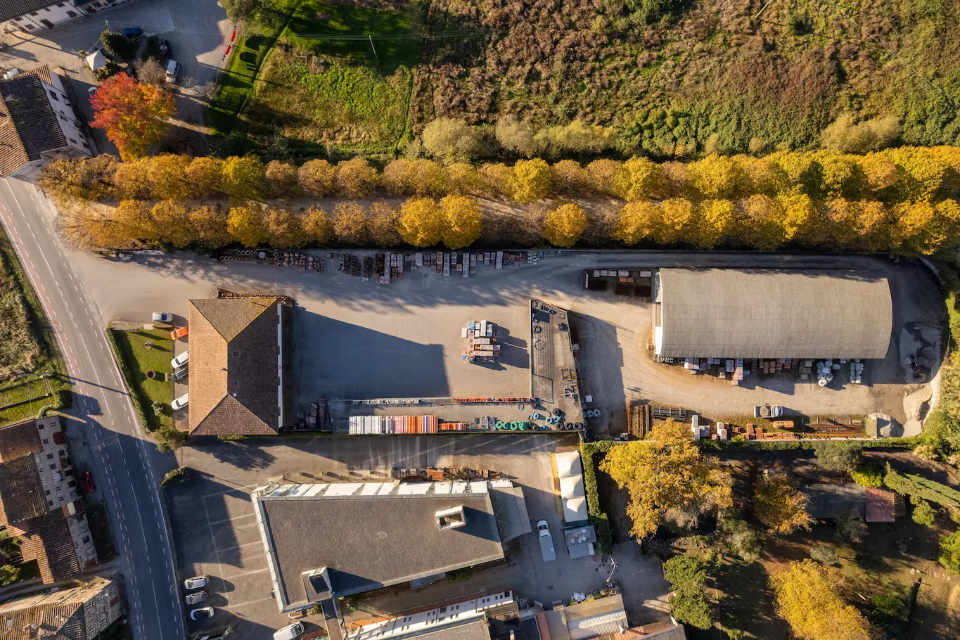 Team Giorgetti al lavoro con materiali edili e arredamento