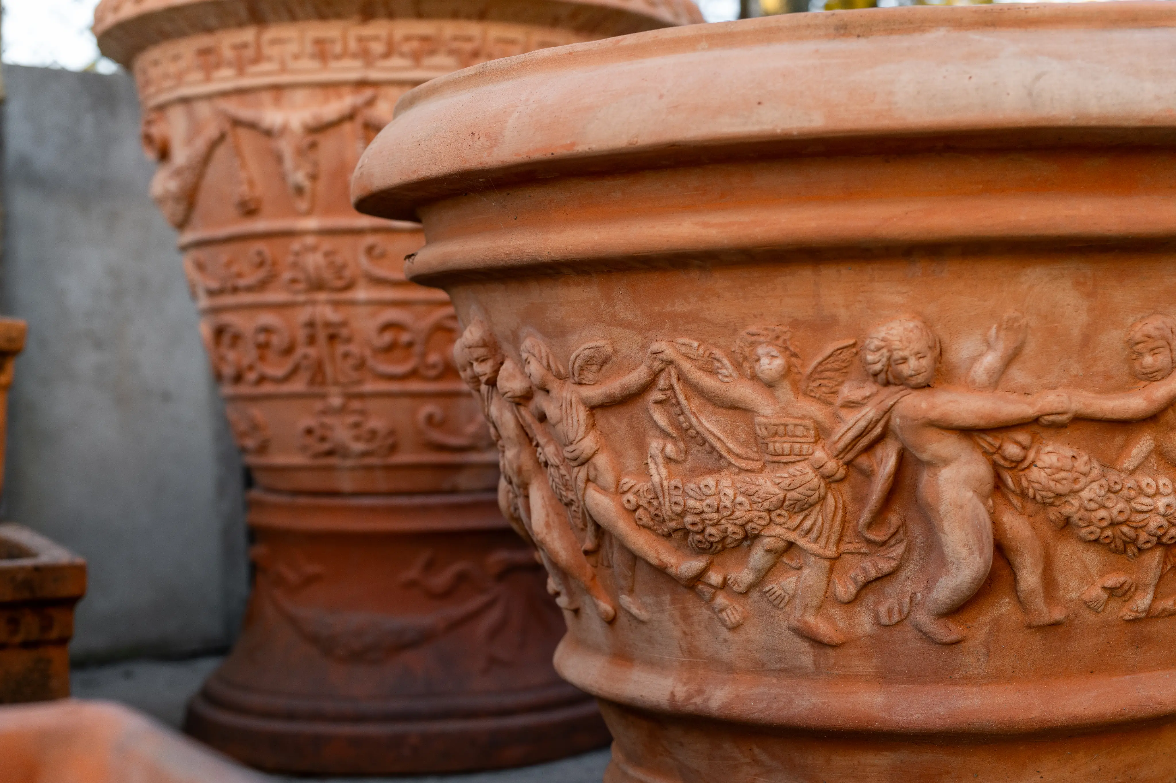 Ambiente arredato con stufa e pavimento in cotto