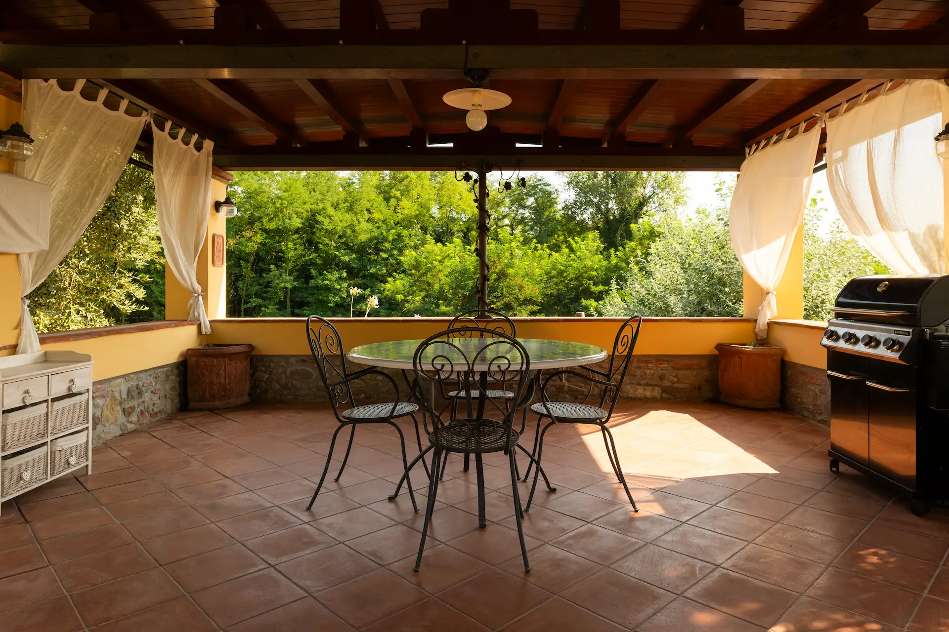 Progetto con bagno arredato su misura